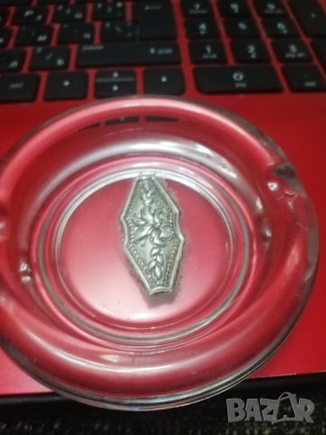 малък стъклен пепелник със сребро