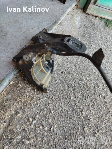 Лапи двигател рейндж роувър 4.4, снимка 2 - Части - 51110643