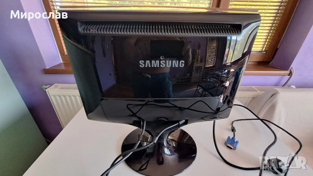 Продавам монитор Samsung, снимка 2 - Монитори - 51512491