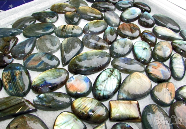 натурални лабрадорити по 3-4 евро за бр. 2-4см. размер. София магазин Lucky Stones