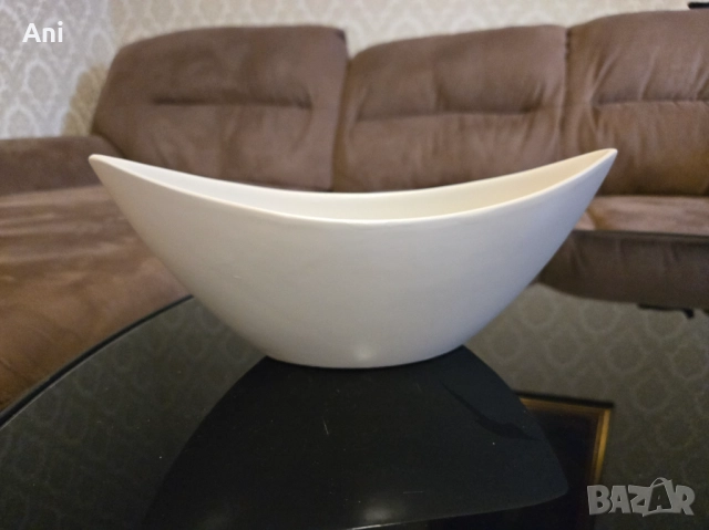 Бяла кашпа/ ваза за декор