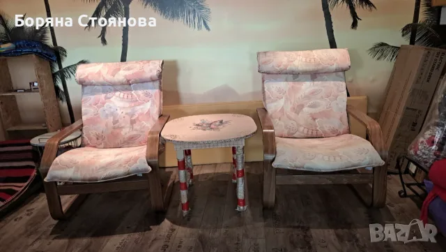 Две люлеещи се кресла и масичка