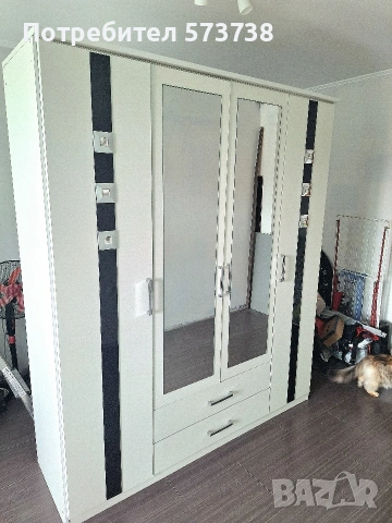 Трикрилен гардероб 