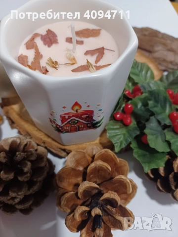 Декоративна свещ със соев восък с аромат на цветя/роза и жожоба в красива порцеланова чаша., снимка 4 - Декорация за дома - 52402578