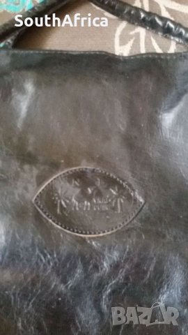 Черна чанта от камилска кожа, снимка 2 - Чанти - 20735157