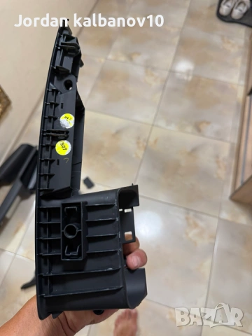 Вътрешна част на дръжката на предна лява врата на Ауди Audi A8 D4 4H само за 50Eur. 4H1959517, снимка 2 - Части - 53305251