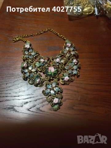 Колие с ръчно ушит гоблен , снимка 2 - Колиета, медальони, синджири - 52365916