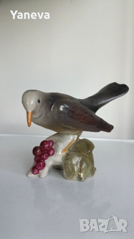 Българска порцеланова статуетка на птица върху лозов клон с грозде., снимка 5 - Статуетки - 54138832
