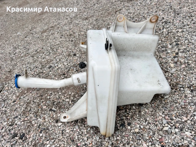 85310-05141. Казанче течност чистачки за Тойота Авенсис T27 комби. 2012-2015г, снимка 2 - Аксесоари и консумативи - 50505457