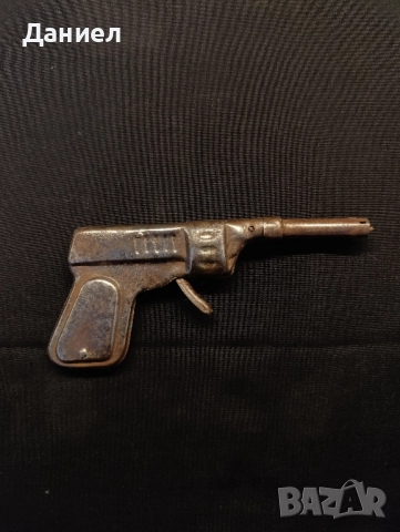 Стар метален пистолет играчка