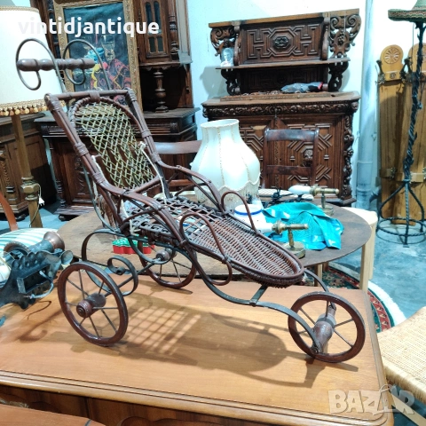 Ретро количка за кукли, изработена от ракита, дърво и метал