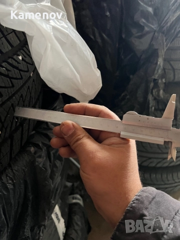 Зимни гуми 225/40/18, снимка 6 - Гуми и джанти - 51949294