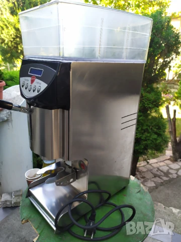 Професионална кафе мелачка Eureca Mythos с механизъм за пресоване ., снимка 5 - Кафе машини - 50800163