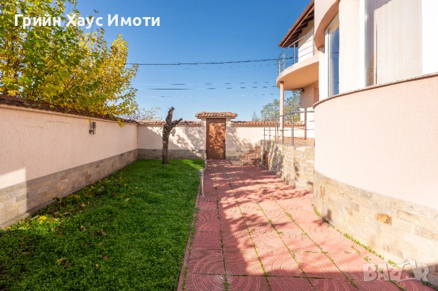 Елегантен, просторен и изключително перспективен имот в сърцето на с. Граф Игнатиево