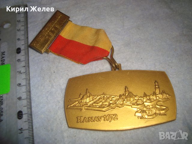 1979г. - ХАНАУ 1632г. ПОЗЛАТЕН БРОНЗОВ ПАМЕТЕН НЕМСКИ МЕДАЛ ИСТОРИЧЕСКИ с ЛЕНТА и НОСАЧ 30652