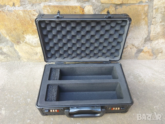 Чисто нов куфар за 50 броя сертифицирани монети!