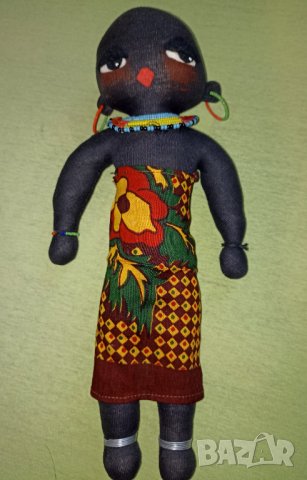Нова с етикет и история кукла от Кения,  от текстил с мъниста 