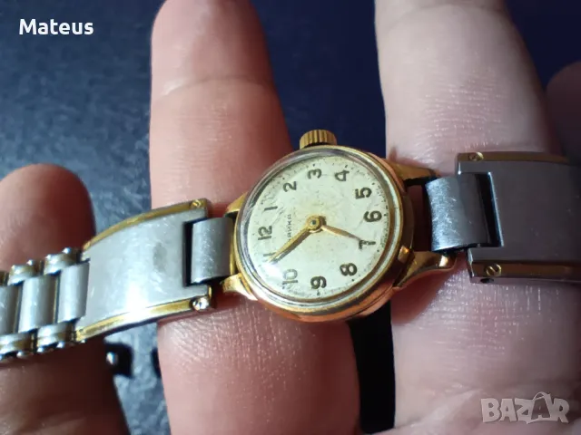 Дамски часовник Чайка, снимка 2 - Антикварни и старинни предмети - 47550535