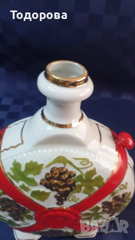 Порцеланова бъклица, снимка 3 - Антикварни и старинни предмети - 54007978