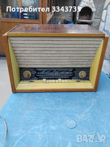 Стар радиограмфон Латвия., снимка 2 - Антикварни и старинни предмети - 54196776