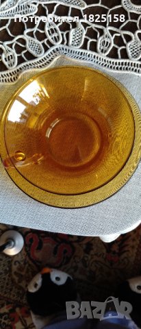 Старинни чаши от 40те на ХХ век от цветно стъкло с чинийки, 5 комплекта, снимка 4 - Чаши - 32147572