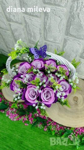  Кошничка с 11 рози от креп хартия!!, снимка 14 - Декорация за дома - 52924971