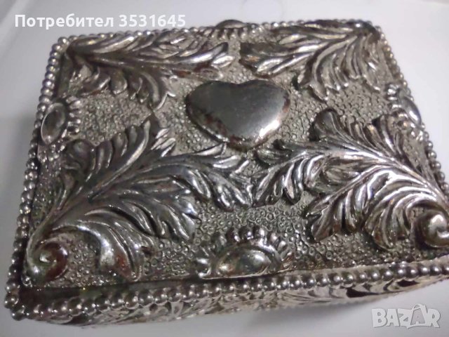 Средно голяма кутийка за бижута, снимка 1