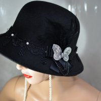 Черна шапка филц с перли №3060