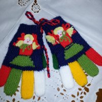 Ръчно плетени сувенирни вълнени детски ръкавички, снимка 10 - Шапки, шалове и ръкавици - 34229572