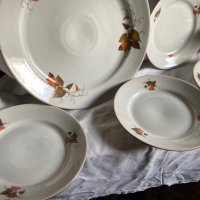 Голяма чиния/ плато с 6 малки чинии, есенни листа на Дянко Стефанов, ретро порцелан, снимка 4 - Сервизи - 39581837