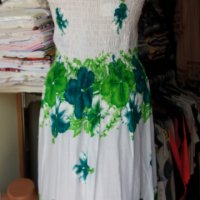 Бяла рокля на зелени цветя с тънки презрамки и ластично бюстие в горната си , снимка 3 - Рокли - 29176355