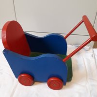 Дървена бебешка количка за кукли 