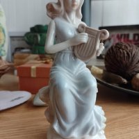 порцеланова статуетка на жена от Англия, снимка 1 - Колекции - 40732622