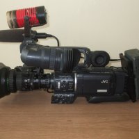 Продавам видео камера JVC GY-HD201E с аксесоари към нея, снимка 3 - Камери - 22312783