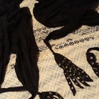 Дамски черен шал с капсули, снимка 2 - Шалове - 32063221