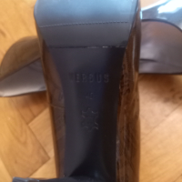 Дамски обувки Версус италиански нови, снимка 3 - Маратонки - 44549443