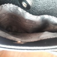 Michael Kors черна чанта в отлично състояние, снимка 3 - Чанти - 37874639