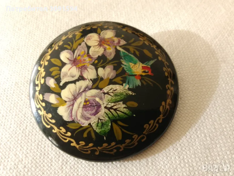 Ръчно рисувана флорална лакирана брошка от Русия подписаната, снимка 1