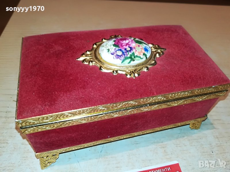 ЗЛАТНА МУЗИКАЛНА КУТИЯ ОТ АНГЛИЯ 2105222012, снимка 1