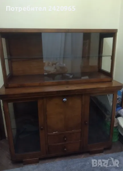 Старинен бюфет от 2 части с кристални стъкла, снимка 1