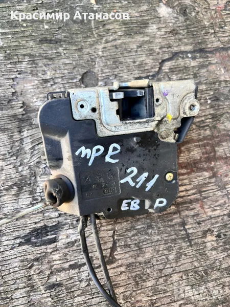 Брава врата предна дясна за Мерцедес Е-класа W211.2002-2007г, снимка 1