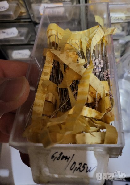 резистор, съпротивление  6, 8 ома  0,25вата — резистор постоянен, металослоен, снимка 1