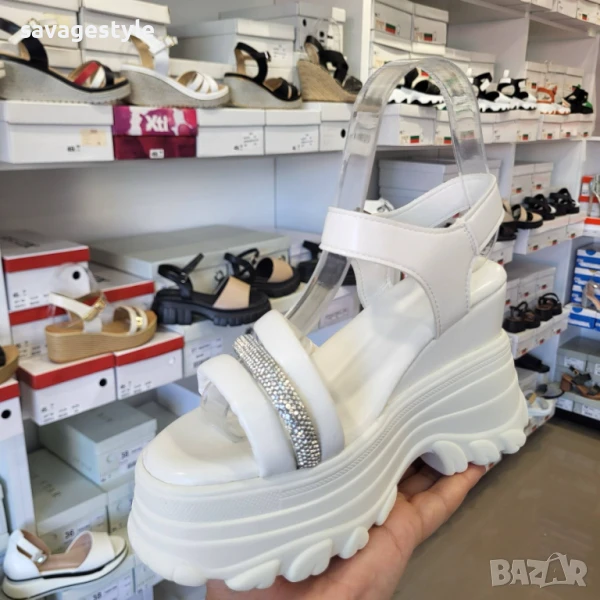 Дамски летни обувки в бяло на платформа , снимка 1