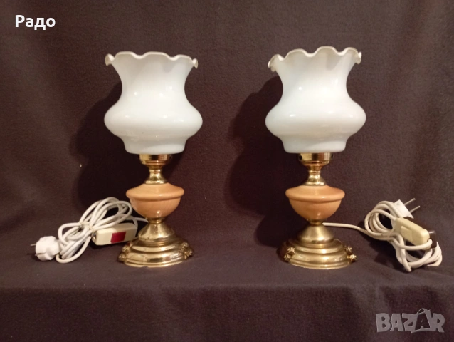 Комплект от две месингови лампи с бели стъклени абажури