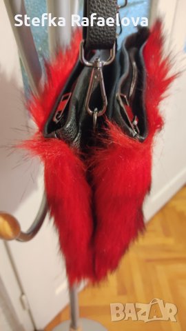 Пухена червена чанта, снимка 2 - Чанти - 31104574