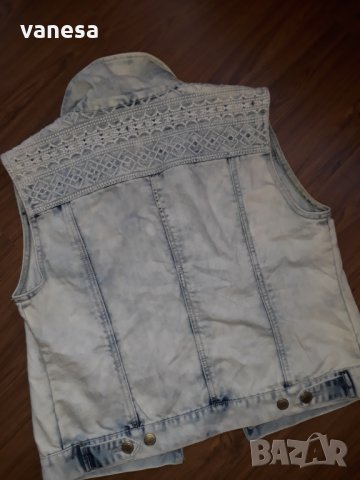 Страхотен дънкен елек-С/М размер, снимка 3 - Елеци - 29410308