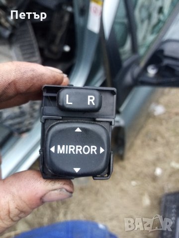 Копче Ел. Огледала тойота, снимка 2 - Части - 31736385