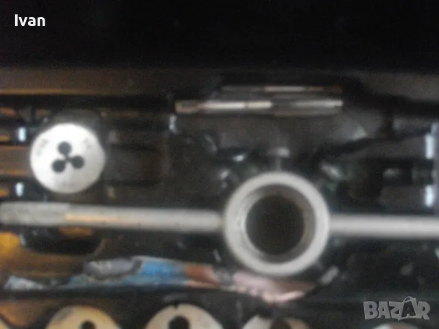 М3-М12 РЕЗБОНАРЕЗНИ МЕТЧИЦИ И ПЛАШКИ НЕПЪЛЕН КОМПЛЕКТ В МЕТАЛНА КУТИЯ СТАРО КАЧЕСТВО ЗА РЕЗБИ, снимка 10 - Други инструменти - 49775037