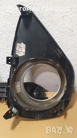 Лява решетка около фалогена за Toyota Yaris / Тойота Ярис (2014-2017), снимка 4 - Части - 52527988