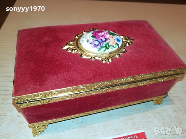 ЗЛАТНА МУЗИКАЛНА КУТИЯ ОТ АНГЛИЯ 2105222012